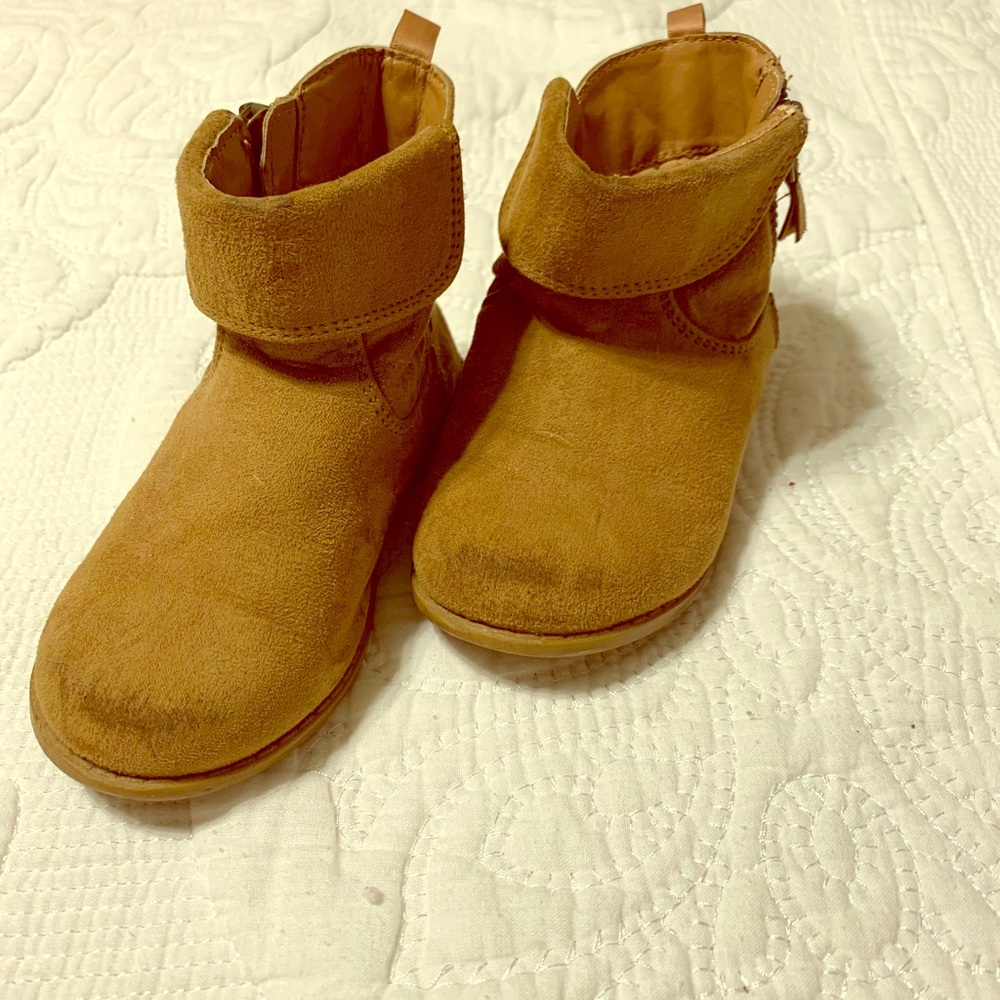 Old Navy size 7 tan booties